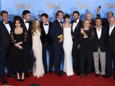 Todo el equipo de Los Miserables pletóricos tras la victoria en los Globos de Oro